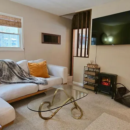 Charming, Pet-Friendly Lake Front Retreat Wifi
